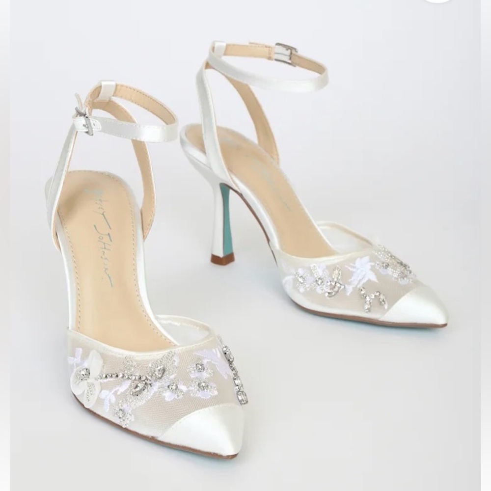 Betsey Johnson Zola Ivory Satin Rhinestone Ankle-Strap Wedding Pumps. Size 10M.